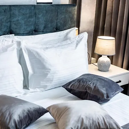 Alfa 3-кімнатна Lux-квартира у центрі львова * Lviv