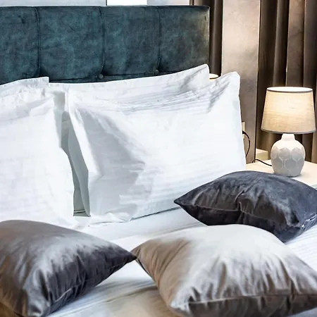 Alfa 3-кімнатна Lux-квартира у центрі львова Daire Lviv